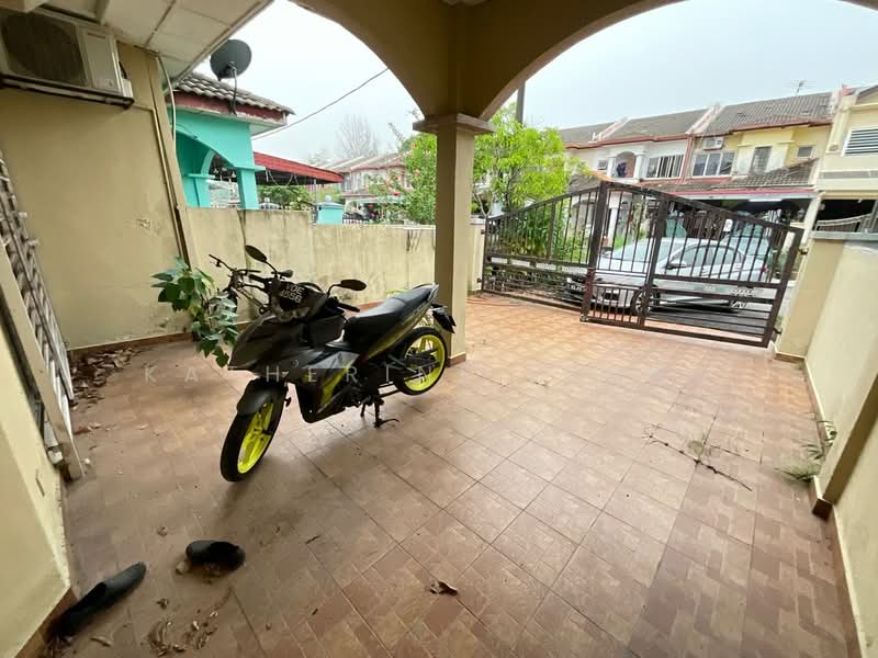 2-storey Terraced House for Sale in Bandar Baru Kundang (Rawang) - Katherine Leong - Exterior - PropertyGuru.com.my