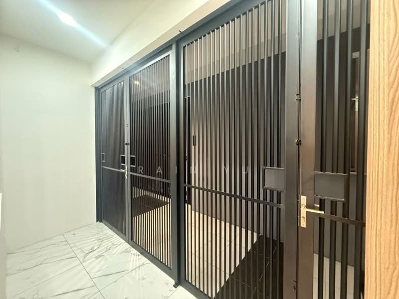 Kondominium untuk Disewa di QuayWest Residence - Rain Yu - Entrance - PropertyGuru.com.my