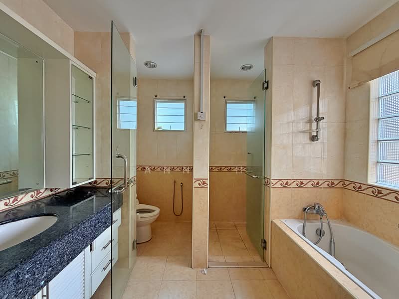 Rumah Teres 3 Tingkat untuk Dijual di Taman Bukit Segar Jaya 2 (Cheras) - Anna H - Bathroom - PropertyGuru.com.my