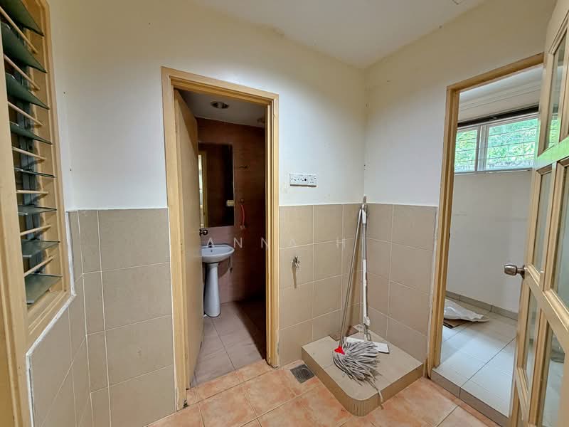Rumah Teres 3 Tingkat untuk Dijual di Taman Bukit Segar Jaya 2 (Cheras) - Anna H - Bathroom - PropertyGuru.com.my