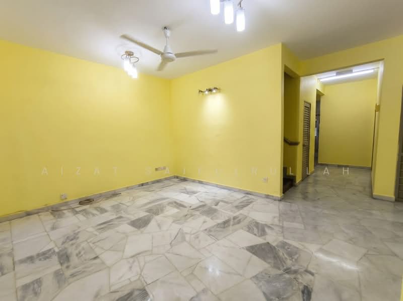 Rumah Teres 2 Tingkat untuk Disewa di Subang Jaya (Selangor) - Aizat Saifulrullah - Living Room - PropertyGuru.com.my