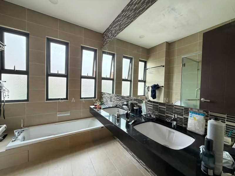 Rumah Teres 3 Tingkat untuk Dijual di Taman Taynton View (Cheras) - calvin Chin - Bathroom - PropertyGuru.com.my