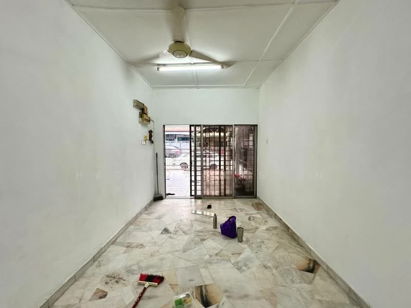 1-storey Terraced House for Sale in Kajang (Selangor) - Hasliza Hassan - Living Room - PropertyGuru.com.my