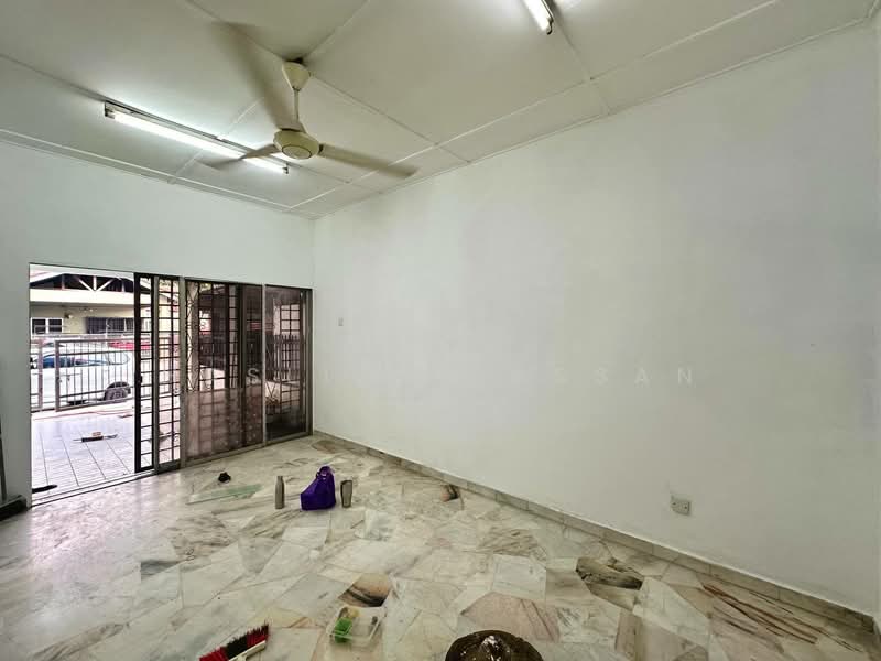 1-storey Terraced House for Sale in Kajang (Selangor) - Hasliza Hassan - Living Room - PropertyGuru.com.my