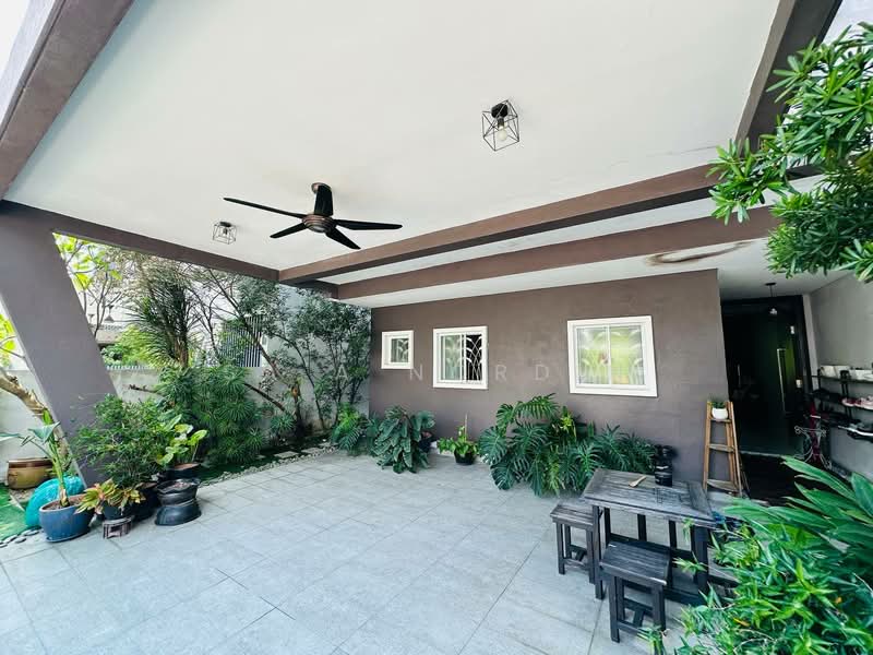 3-storey Terraced House for Sale in Laman Glenmarie (Shah Alam) - Sa'a Nordin - Exterior - PropertyGuru.com.my