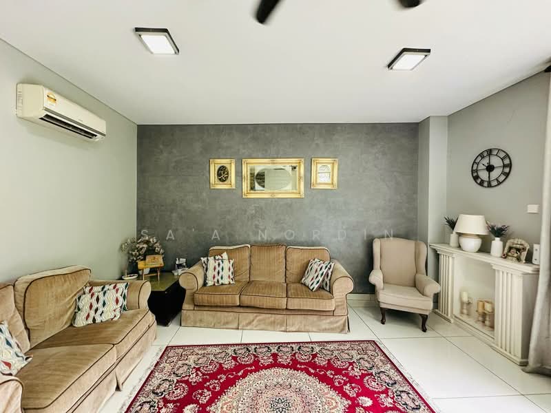 3-storey Terraced House for Sale in Laman Glenmarie (Shah Alam) - Sa'a Nordin - Living Room - PropertyGuru.com.my