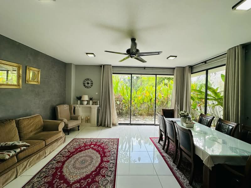 3-storey Terraced House for Sale in Laman Glenmarie (Shah Alam) - Sa'a Nordin - Living Room - PropertyGuru.com.my