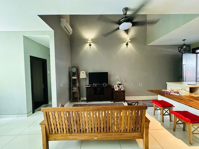 3-storey Terraced House for Sale in Laman Glenmarie (Shah Alam) - Sa'a Nordin - Living Room - PropertyGuru.com.my
