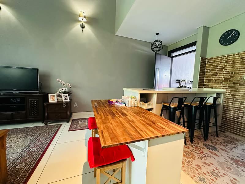 3-storey Terraced House for Sale in Laman Glenmarie (Shah Alam) - Sa'a Nordin - Living Room - PropertyGuru.com.my