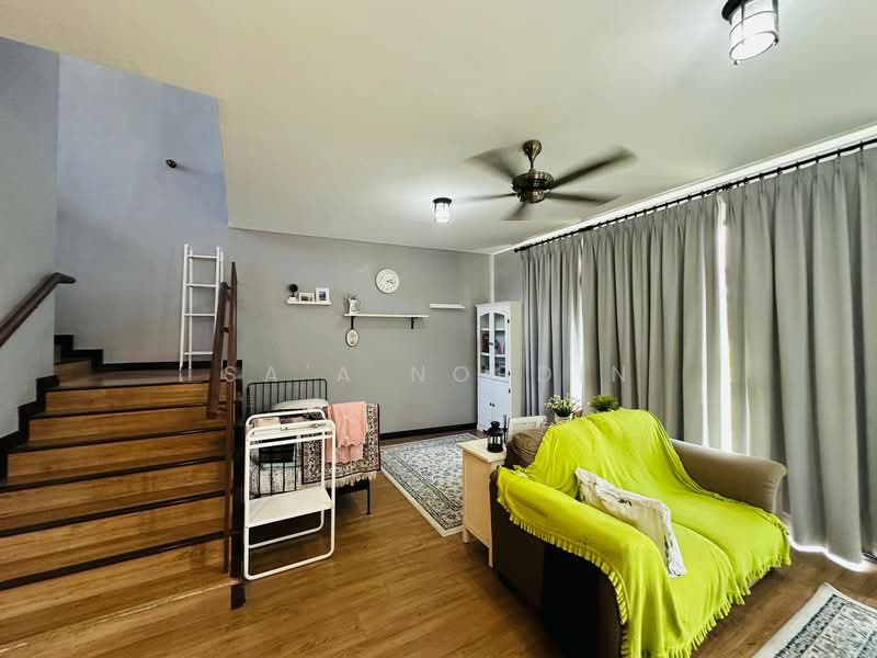 3-storey Terraced House for Sale in Laman Glenmarie (Shah Alam) - Sa'a Nordin - Living Room - PropertyGuru.com.my