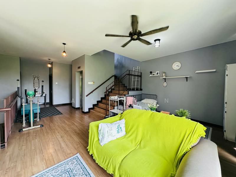 3-storey Terraced House for Sale in Laman Glenmarie (Shah Alam) - Sa'a Nordin - Living Room - PropertyGuru.com.my
