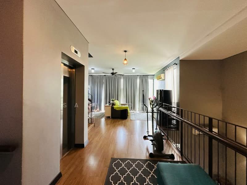 3-storey Terraced House for Sale in Laman Glenmarie (Shah Alam) - Sa'a Nordin - Living Room - PropertyGuru.com.my