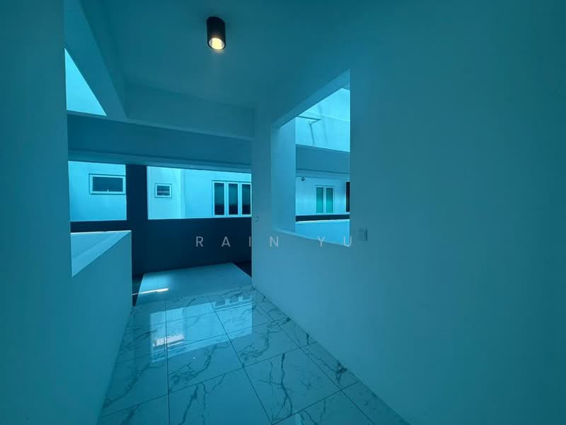 Kondominium untuk Disewa di QuayWest Residence - Rain Yu - Corridor - PropertyGuru.com.my