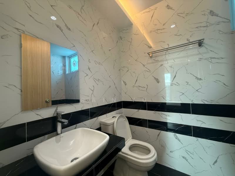 Kondominium untuk Disewa di QuayWest Residence - Rain Yu - Bathroom - PropertyGuru.com.my