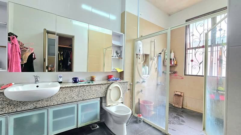 Semi-Detached House for Sale in Taman Impian Emas (Skudai) - Eva Siow - Bathroom - PropertyGuru.com.my
