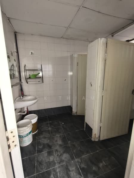 Shop / Office for Rent in Shah Alam (Selangor) - SK Thiam - Bathroom - PropertyGuru.com.my