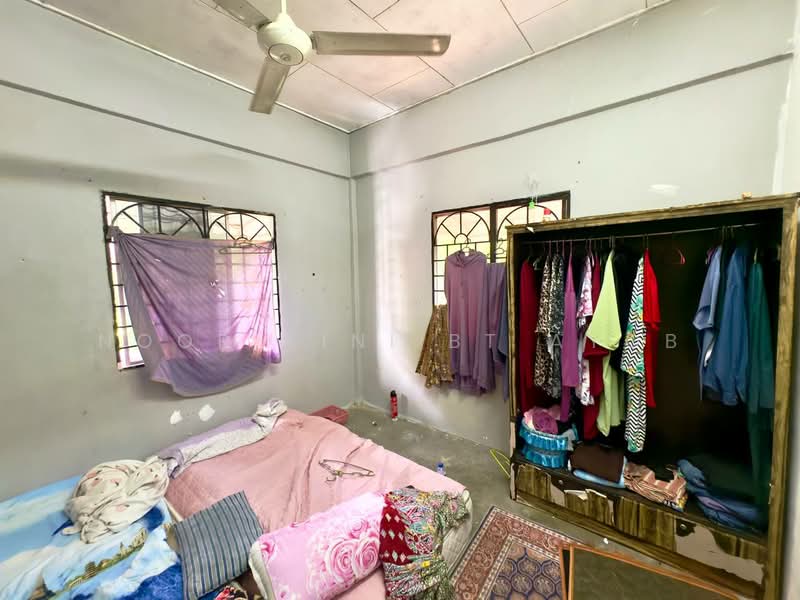For Sale - CORNER LOT Taman Cheras Jaya Balakong Terrace House LOW COST