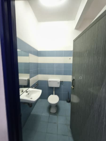 Kedai / Pejabat untuk Disewa di Kuantan (Pahang) - Venus Heng - Bathroom - PropertyGuru.com.my