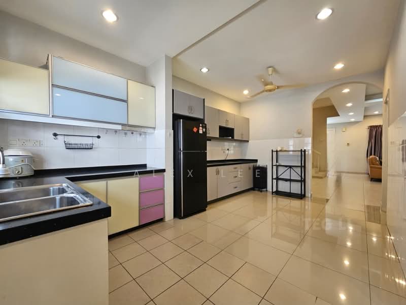 2-storey Terraced House for Sale in Shah Alam (Selangor) - Alex Lee - Kitchen - PropertyGuru.com.my