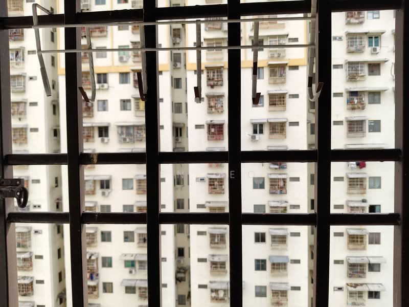 Pangsapuri untuk Dijual di Desa Indah Block 33 - Pen Teo - PropertyGuru.com.my