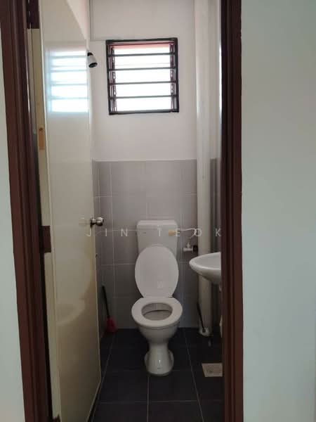 Rumah Teres 2 Tingkat untuk Dijual di Taman Setia Indah (Tebrau) - Jin Teok - Bathroom - PropertyGuru.com.my
