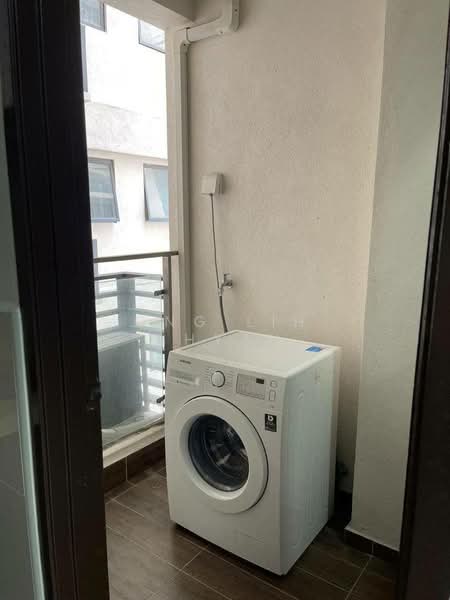 Kondominium untuk Dijual di Royal Strand @ Country Garden Danga Bay - Ong Lih Shyan - Balcony - PropertyGuru.com.my