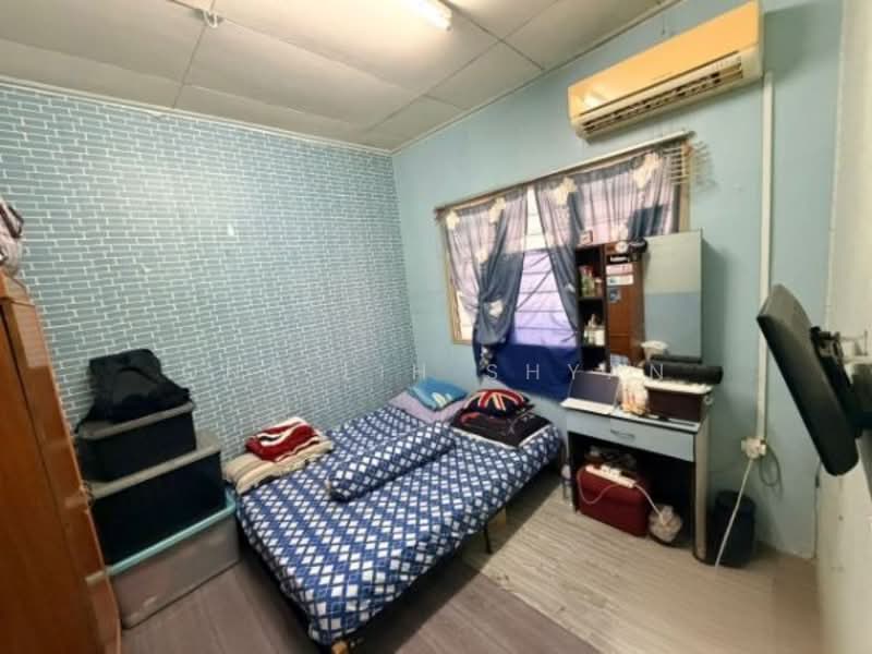 Rumah Flat untuk Dijual di Rumah Pangsa Permas Jaya - Ong Lih Shyan - Bedroom - PropertyGuru.com.my