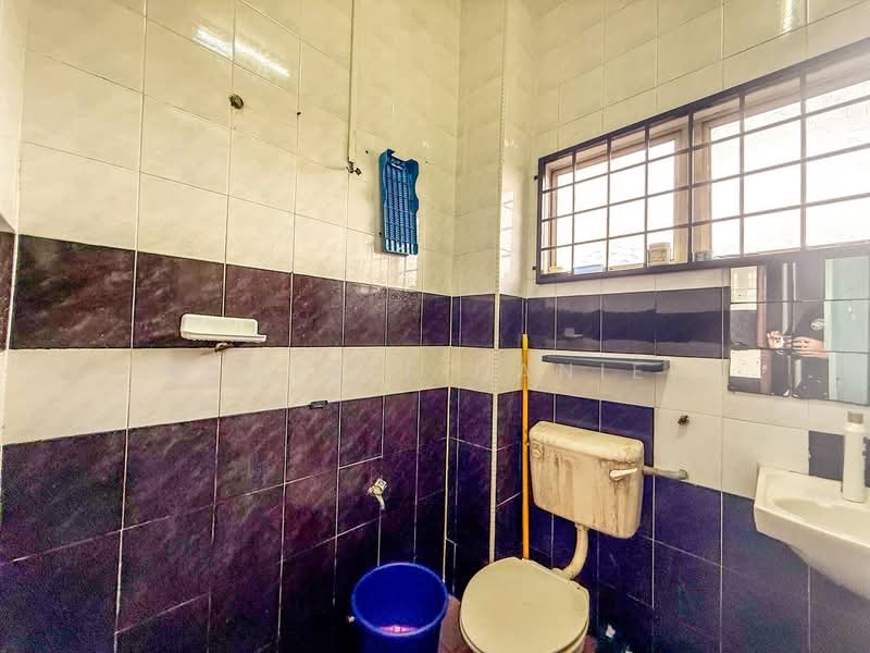 2-storey Terraced House for Sale in Seksyen 25 (Shah Alam) - Ashraff Daniel - Bathroom - PropertyGuru.com.my