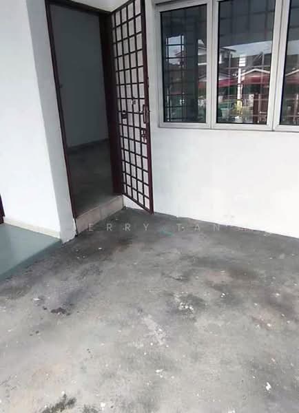 Rumah Teres 1 Tingkat untuk Dijual di Taman Desa Jaya (Johor Bahru) - Terry Tan - Entrance - PropertyGuru.com.my