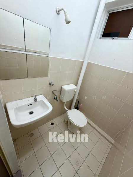 Pangsapuri untuk Disewa di Suria Vista Apartment - Kelvin Seow - Bathroom - PropertyGuru.com.my