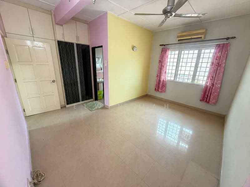 2-storey Terraced House for Sale in Rawang Perdana 2 (Rawang) - Elwin Mah - Bedroom - PropertyGuru.com.my