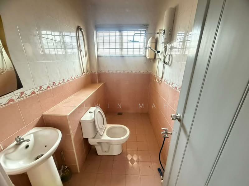 2-storey Terraced House for Sale in Rawang Perdana 2 (Rawang) - Elwin Mah - Bathroom - PropertyGuru.com.my
