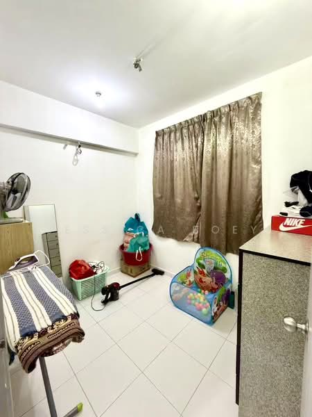 Kondominium untuk Dijual di Scott Towers @ Larkin JB - Jessica Boey - Bedroom - PropertyGuru.com.my