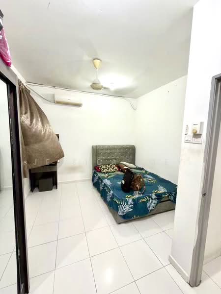 Kondominium untuk Dijual di Scott Towers @ Larkin JB - Jessica Boey - Bedroom - PropertyGuru.com.my