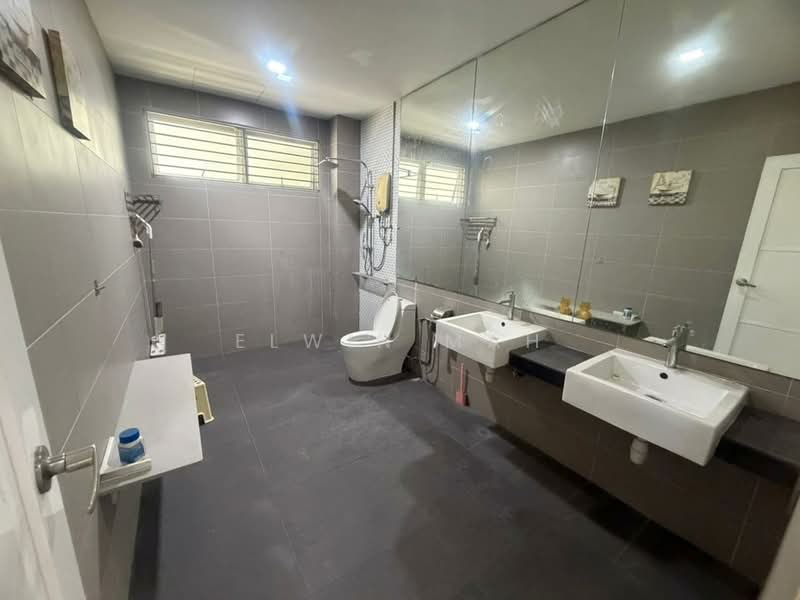3.5-storey Terraced House for Sale in Taman Sri Hijau (Rawang) - Elwin Mah - Bathroom - PropertyGuru.com.my