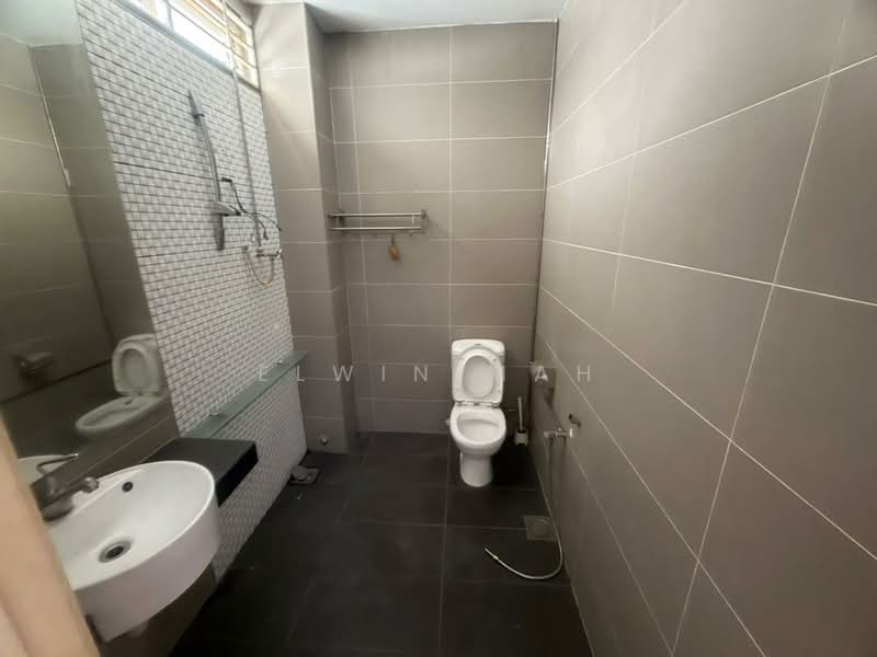 3.5-storey Terraced House for Sale in Taman Sri Hijau (Rawang) - Elwin Mah - Bathroom - PropertyGuru.com.my