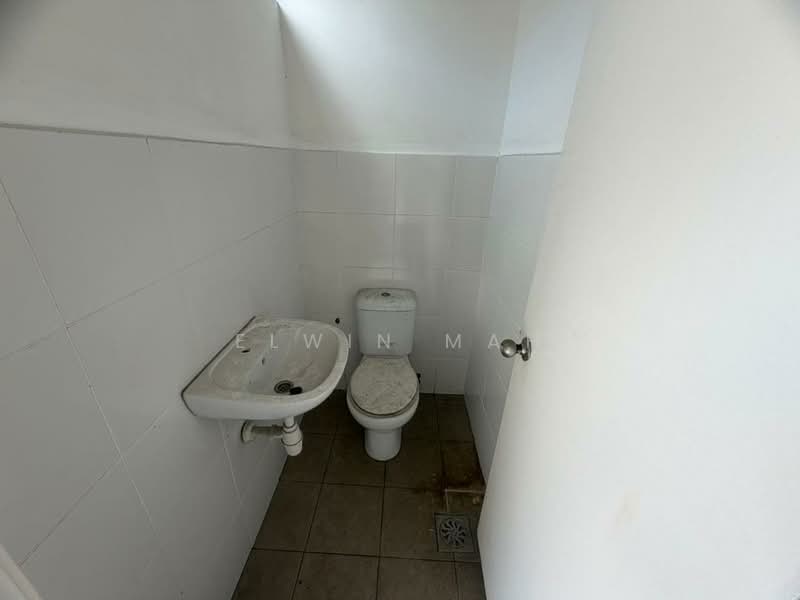 3-storey Terraced House for Sale in Bandar Country Homes (Rawang) - Elwin Mah - Bathroom - PropertyGuru.com.my