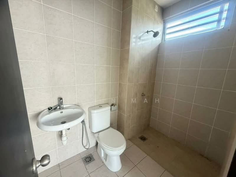 3-storey Terraced House for Sale in Bandar Country Homes (Rawang) - Elwin Mah - Bathroom - PropertyGuru.com.my
