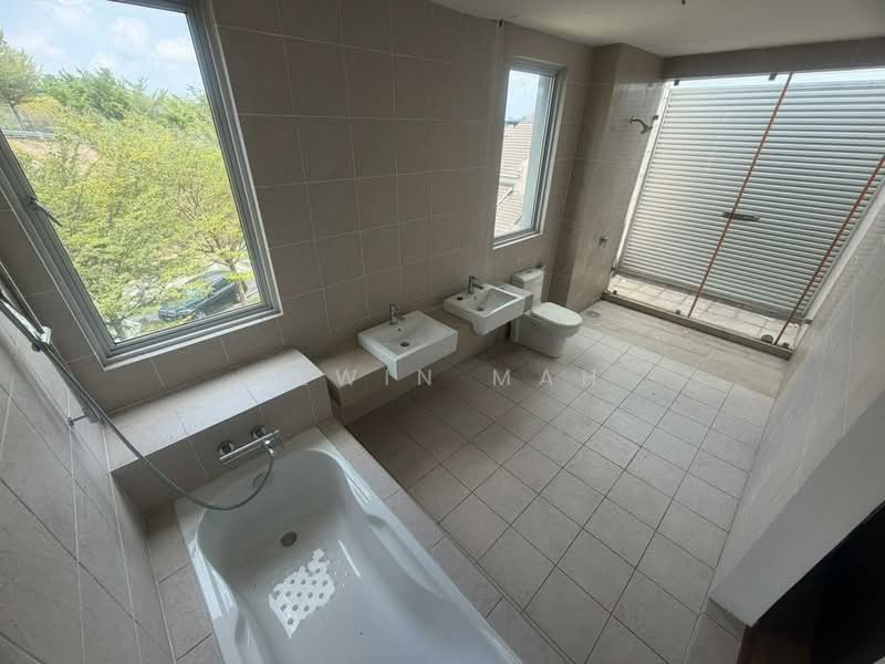 3-storey Terraced House for Sale in Bandar Country Homes (Rawang) - Elwin Mah - Bathroom - PropertyGuru.com.my