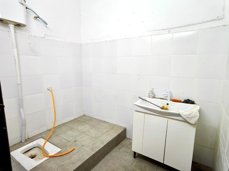Bungalow for Rent in Taman Stulang Laut (Johor Bahru) - Jessica Boey - Bathroom - PropertyGuru.com.my