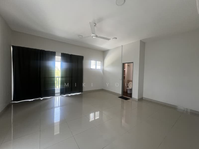 Rumah Teres 2 Tingkat untuk Dijual di Kota Kemuning (Shah Alam) - Miki You - Living Room - PropertyGuru.com.my