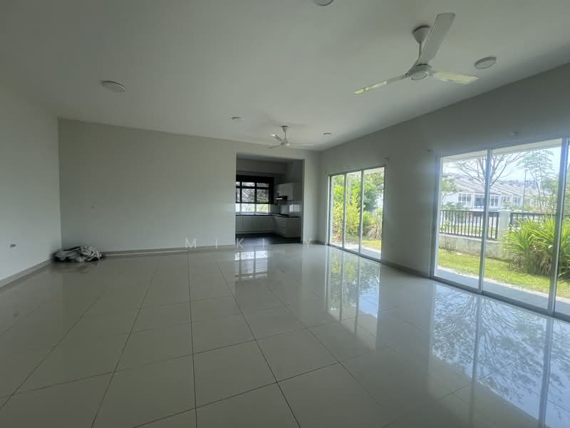 Rumah Teres 2 Tingkat untuk Dijual di Kota Kemuning (Shah Alam) - Miki You - Living Room - PropertyGuru.com.my