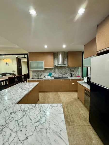 Kondominium untuk Dijual di H Residence (One Ritz Residence / Kelawai View) - Wilson Ching - Kitchen - PropertyGuru.com.my