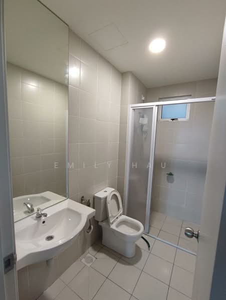 Servis Apartment untuk Disewa di Meridin Bayvue Serviced Apartment - Emily Hau - Bathroom - PropertyGuru.com.my