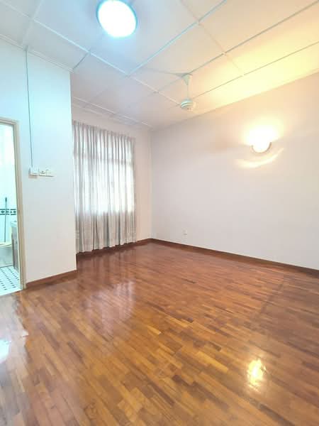 2-storey Terraced House for Sale in Taman Molek (Johor Bahru) - Ee Fong Toh - PropertyGuru.com.my