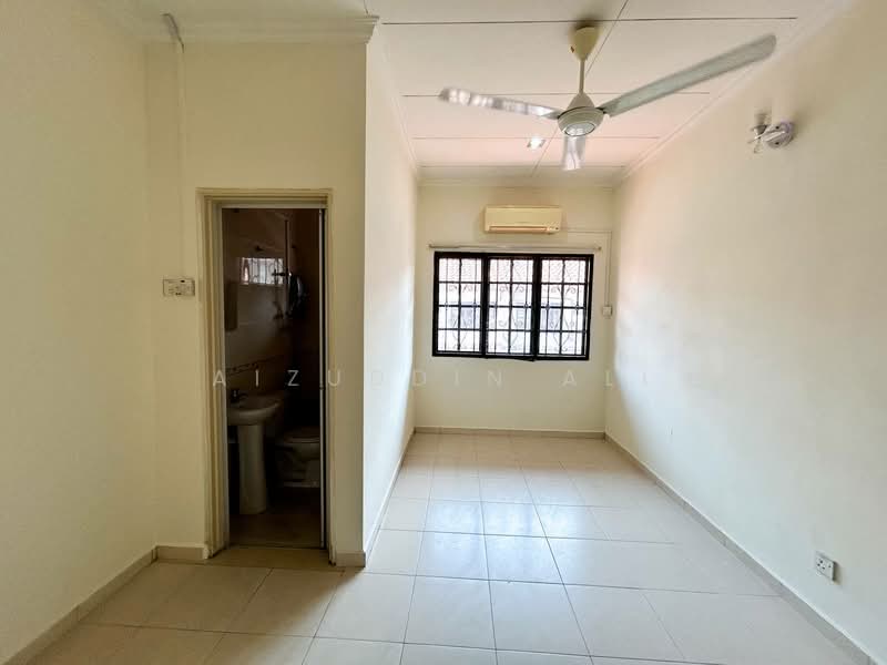 Terraced House for Sale in Cheras (Selangor) - Aizuddin Ali - Bathroom - PropertyGuru.com.my