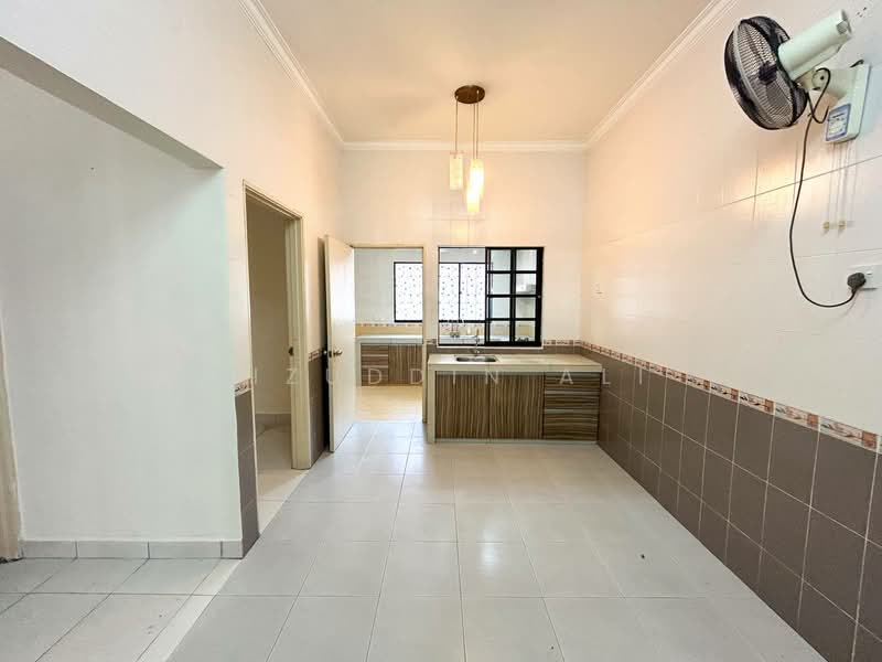 Terraced House for Sale in Cheras (Selangor) - Aizuddin Ali - Kitchen - PropertyGuru.com.my