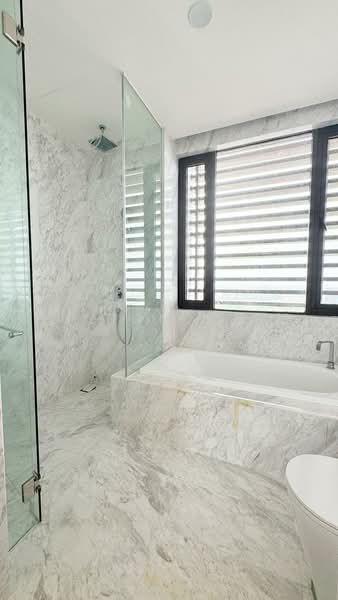 Apartment for Sale at The WaterEdge (Pinggiran Air) - U Hon Kun - Bathroom - PropertyGuru.com.my