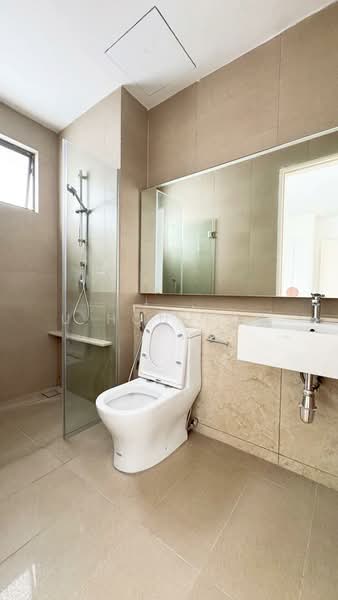 Apartment for Sale at The WaterEdge (Pinggiran Air) - U Hon Kun - Bathroom - PropertyGuru.com.my