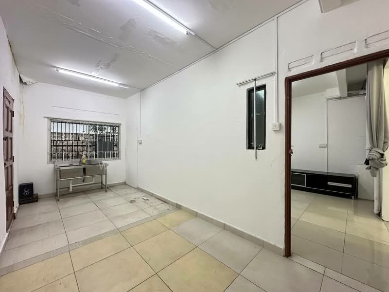 Shop for Rent in Taman Sri Tebrau (Johor Bahru) - Wong Yi Xin - Interior - PropertyGuru.com.my
